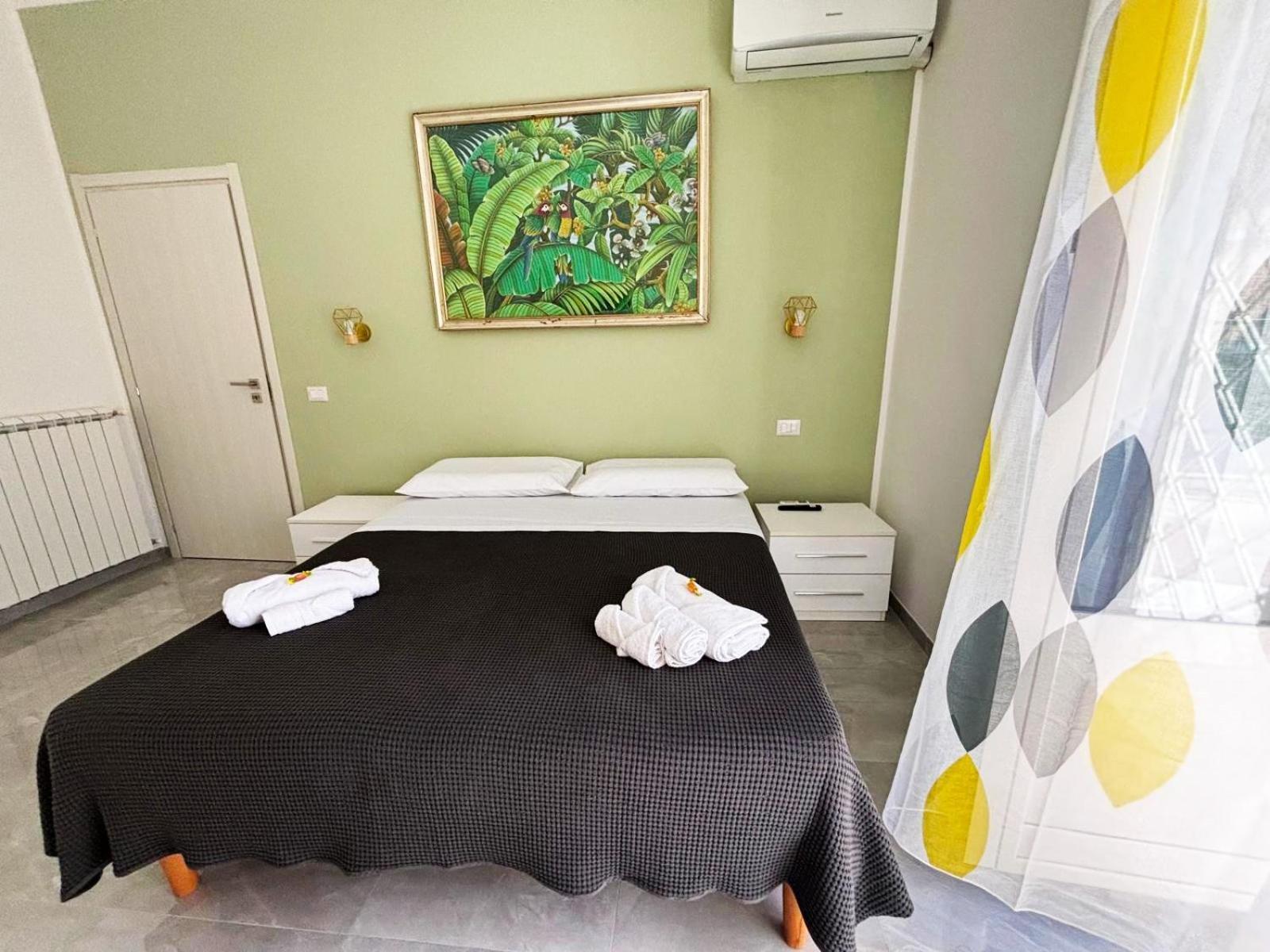 La Terrazza Di Stefy Hotel อาชิเลีย ภายนอก รูปภาพ