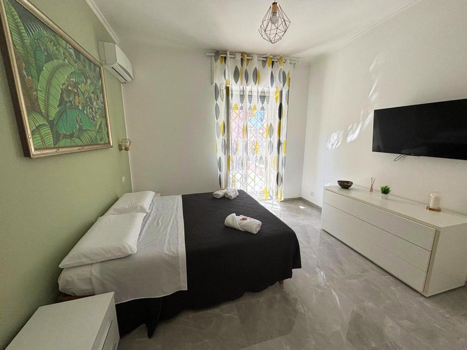 La Terrazza Di Stefy Hotel อาชิเลีย ภายนอก รูปภาพ